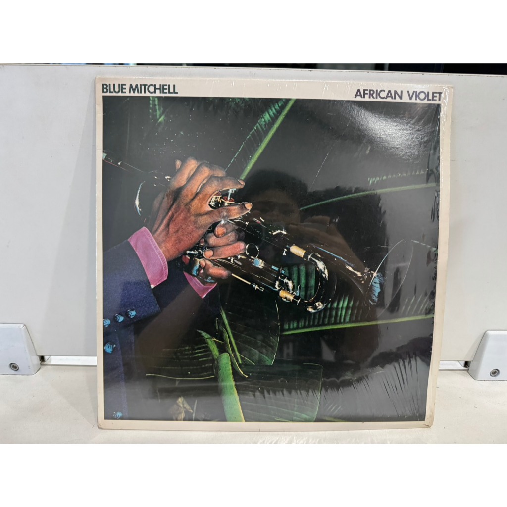 1LP Vinyl Records แผ่นเสียงไวนิล   BLUE MITCHELL AFRICAN VIOLET    (E5C8)