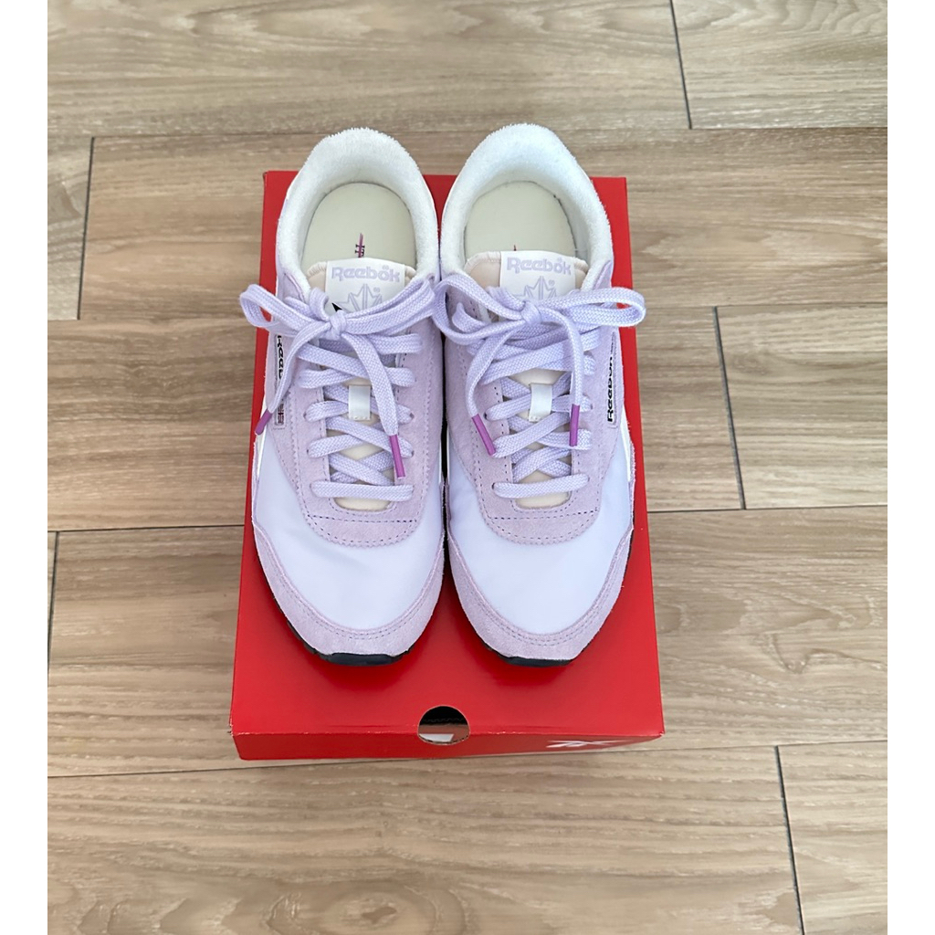 รองเท้าผ้าใบผู้หญิง Classic AZ สีม่วงพาสเทล พร้อมกล่อง แบรนด์ Reebok ใส่นึงครั้ง ไชส์ US8