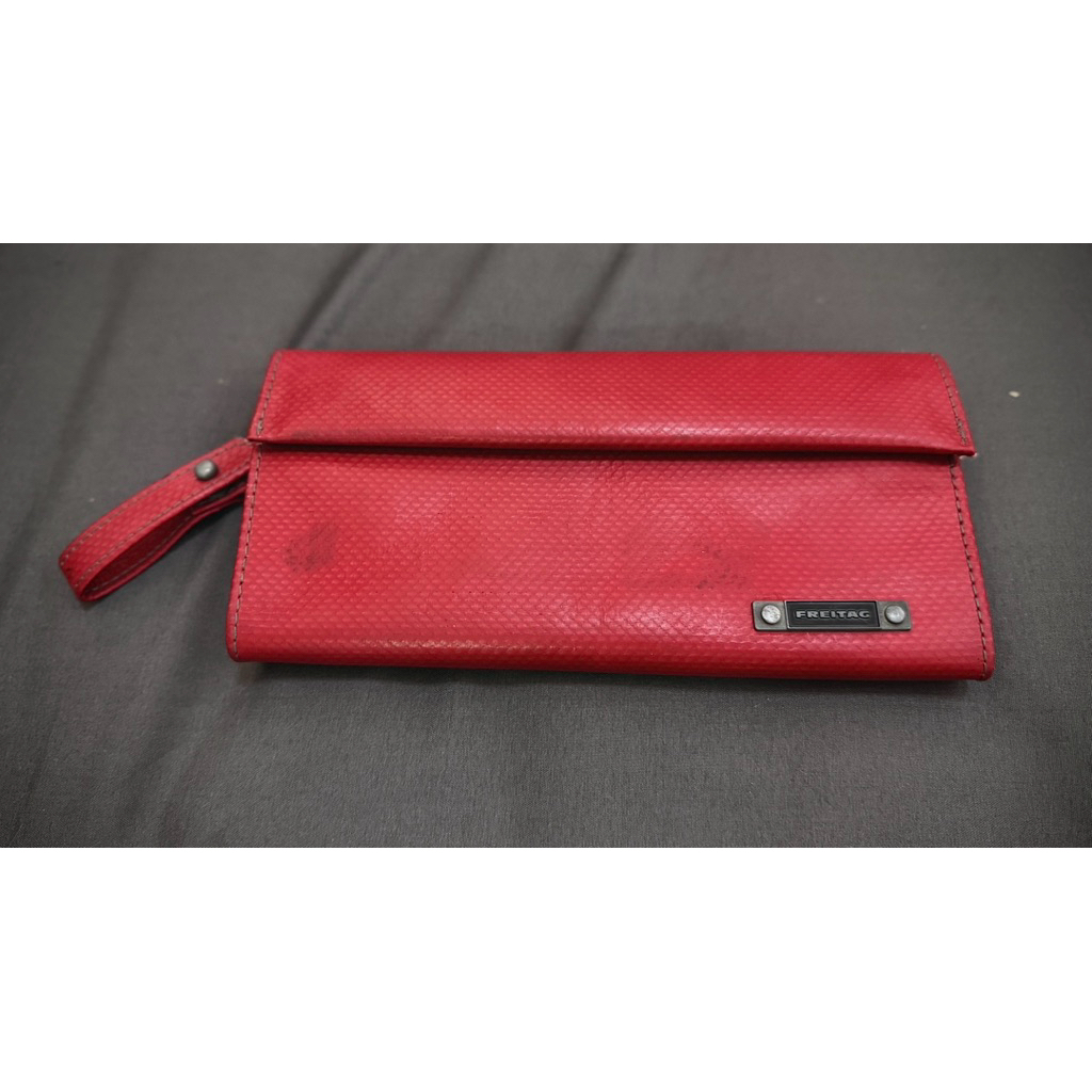 พร้อมส่ง - กระเป๋าสตางค์  Freitag R304 Woodhull สี แดง / ทรงยาว /  RARE ป้ายเหล็ก สภาพดี - ของแท้ 10