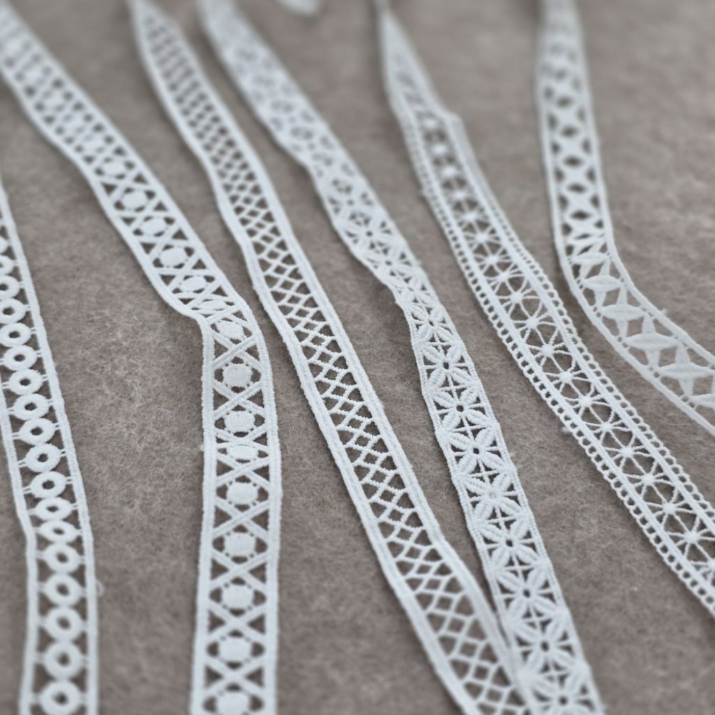 รหัส J10-J15  แถบลูกไม้ สีขาว ตกแต่งขอบเสื้อผ้า ขอบลูกไม้ ลูกไม้คอตต้อน