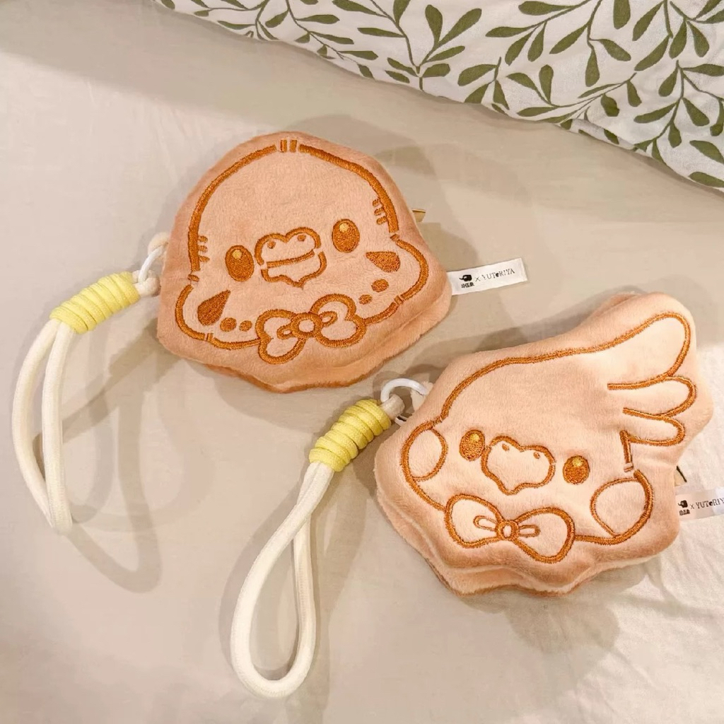 🤎พร้อมส่ง🤍 ของสะสมนก กระเป๋านกใบจิ๋ว ของYUToRIYA ใช้เป็นพวงกุญแจก็ได้ ออกแบบมาเหมือนบิสกิตรูปนก ขนาดประมาณ 10 ซม.