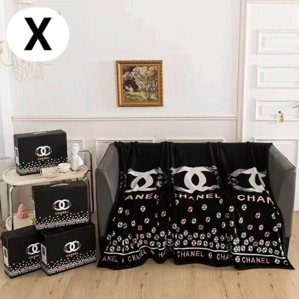 ผ้าห่มลายแบรนด์พร้อมกล่อง ขนาด 3.5 ฟุต ผ้าห่มนิ่มมาก ผ้าห่มนาโน ผ้าห่มของขวัญปีใหม่