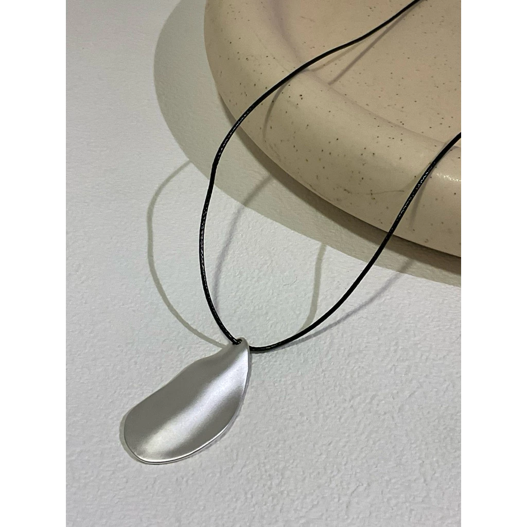 SOMETHING ABOUT US - NIA NECKLACE