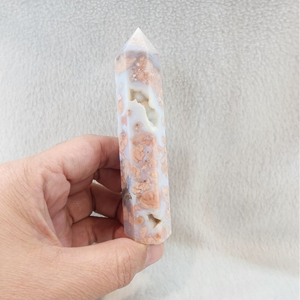 แท่งหินพิ้งค์อาเกต(Pink Agate)ยาว 10.6 ซม.กว้าง 2.3 ซม.หนา 2.2 ซม.น้ำหนัก  97.5 g.