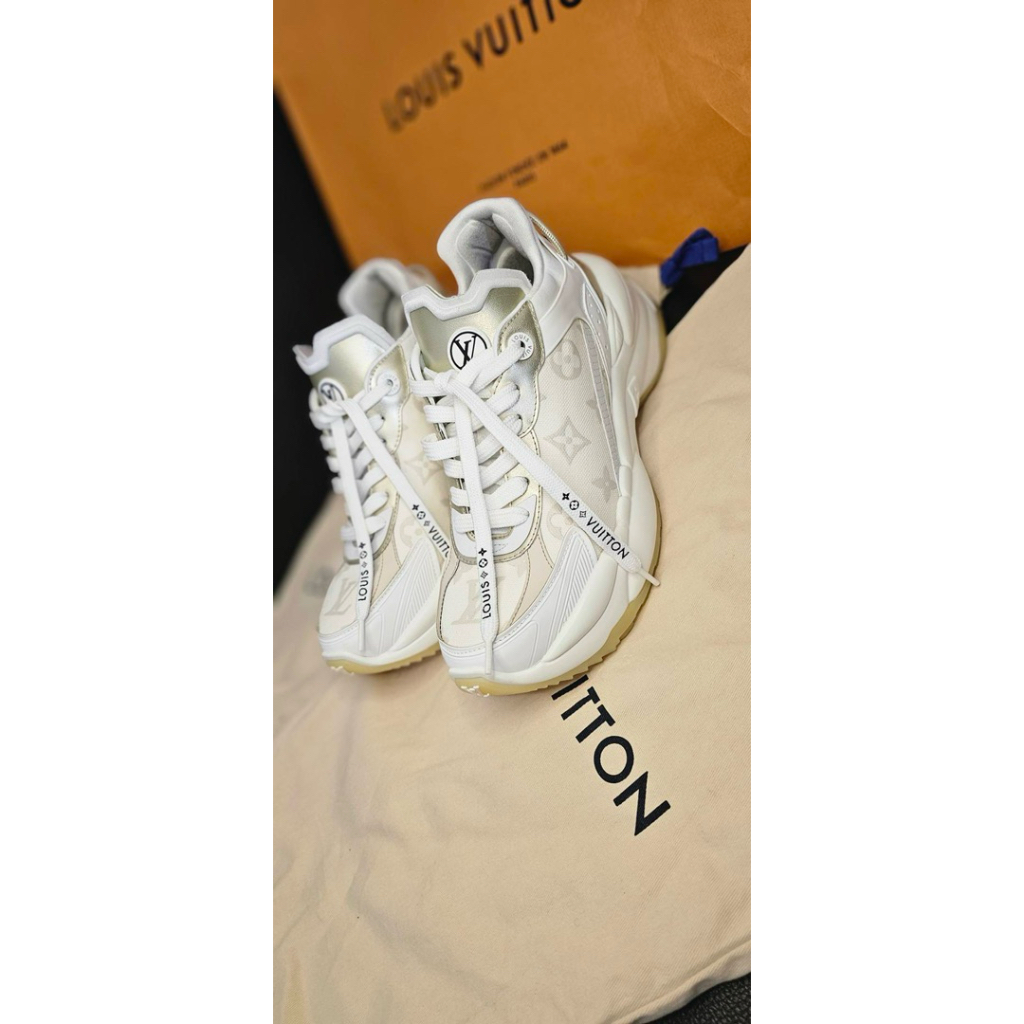 รองเท้า Louis Vuitton