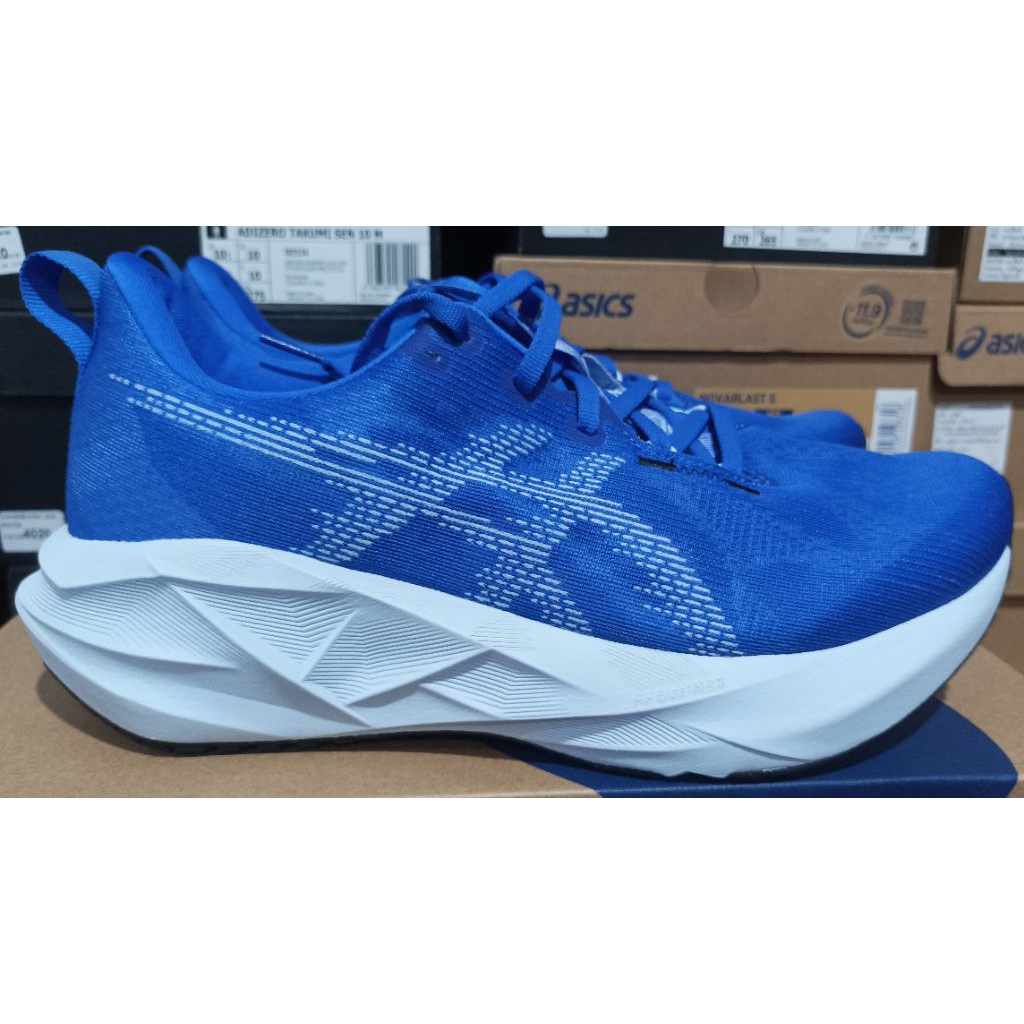 **ASICS NOVABLAST5**