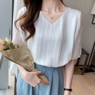 QKshop เสื้อคอวีรุ่นใหม่ ที่มีน้ำหนักเบา และแขนสั้นมีความอ่อนโยนต่อการสวมใส่ด้านในรู้สึกเต็มไปด้วยความรู้สึก