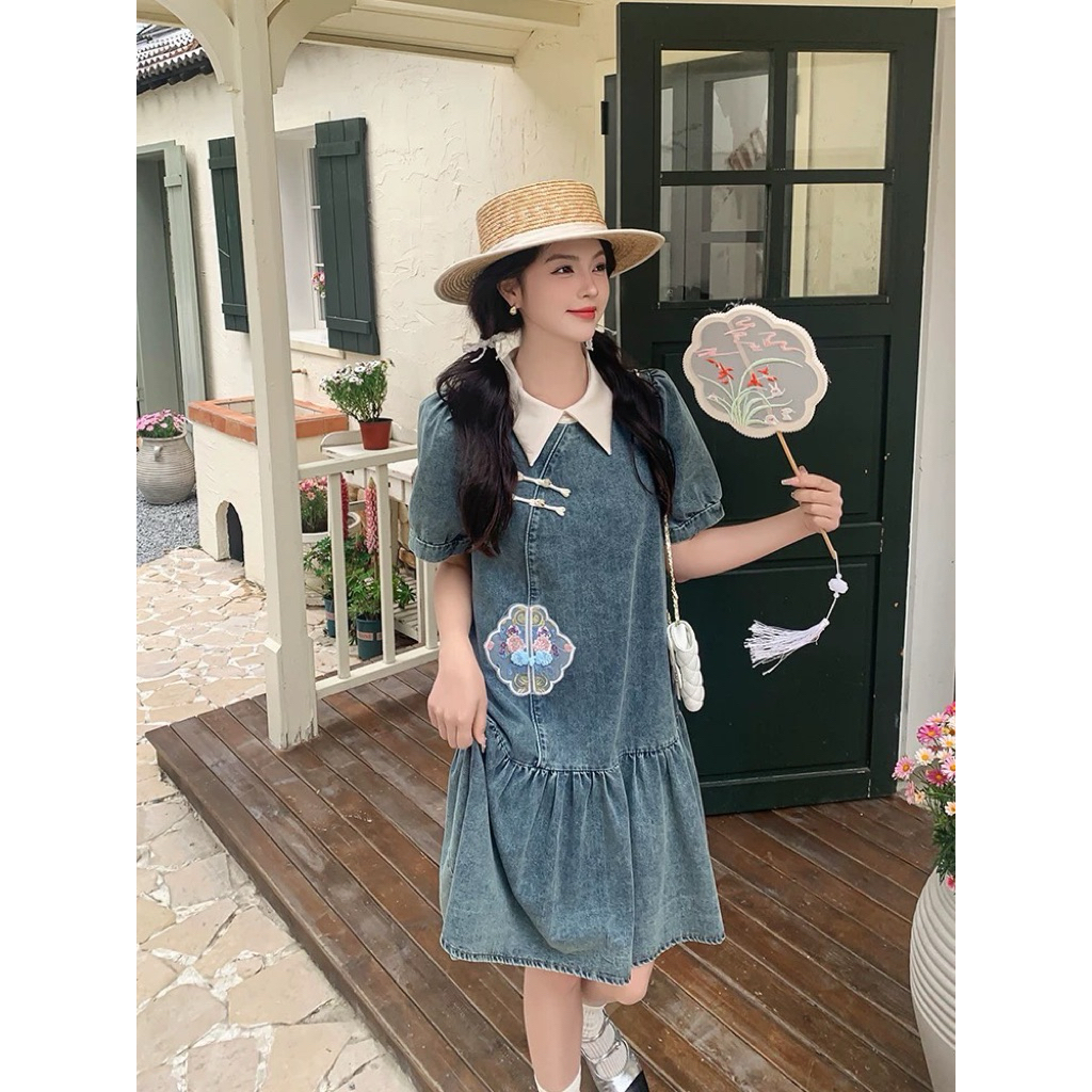 BBL6677 เดรสกระโปรงยีนส์ คอปก ปักลวดลาย โบว์หมวยๆ ชายกระโปรงระบาย (S-4XL)