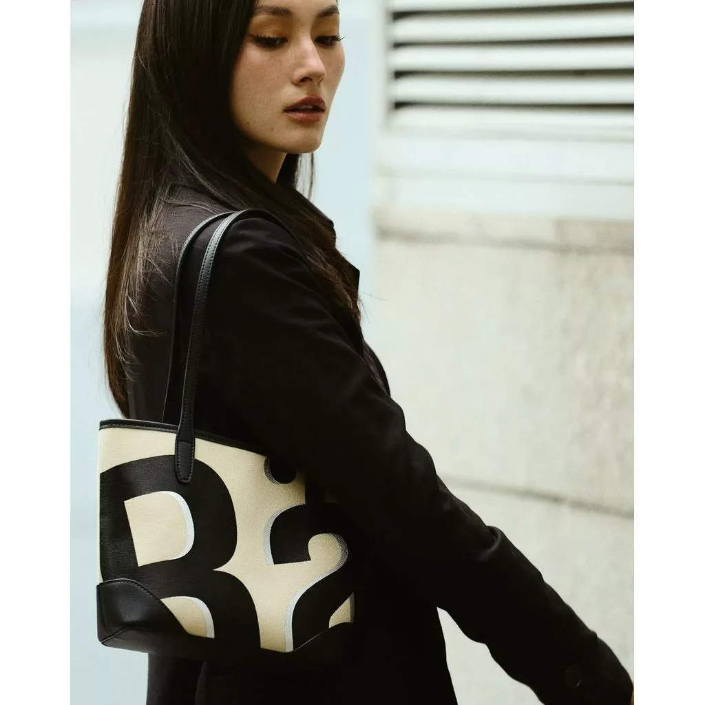 [พร้อมส่ง] กระเป๋า Rally x UNO Mini City Tote แท้ 💯 ใหม่เอี่ยม - รูปที่ 3