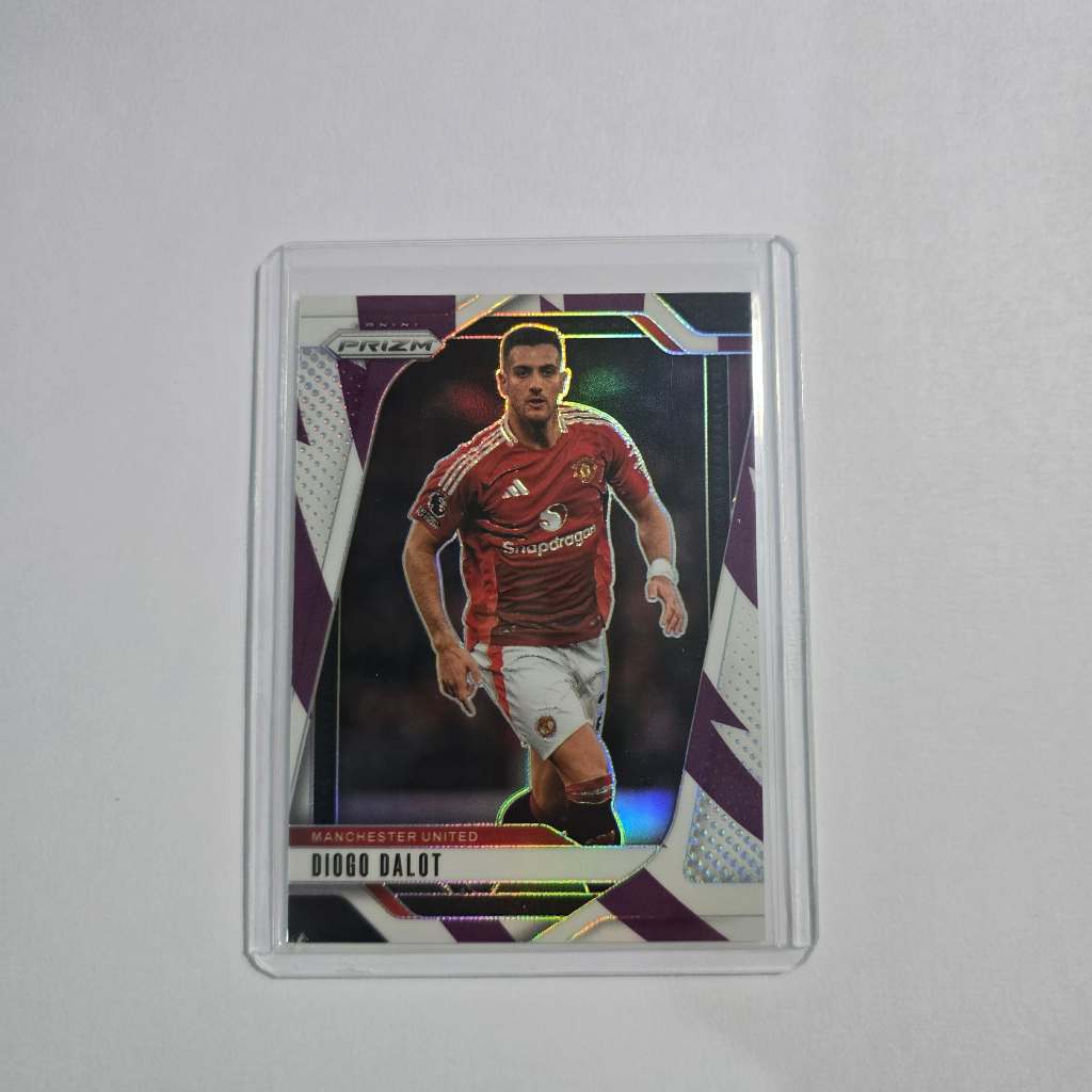 การ์ดบอล Panini Prizm 2024/25 Diogo Dalot Manchester United Purple Prizm 36/92 ของแท้ หายาก พร้อมเคส
