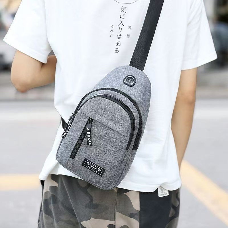 กระเป๋าสะพายข้างชาย สไตล์สบายๆ กันน้ำ ผ้าOxford ความจุใหญ่ ใช้งานได้หลากหลาย