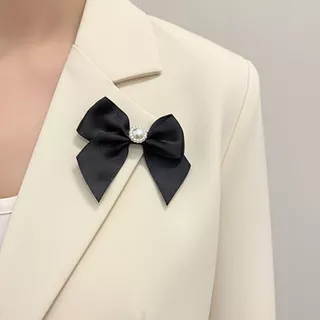 โบว์ดำประดับมุก แบบเข็มหมุด โบว์ไว้อาลัย สำหรับติดเสื้อ ประดับเครื่องแต่งกาย ส่งจากไทย!!!