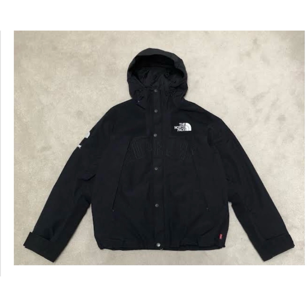 เสื้อกันน้ำ กันแดด กันลม Supreme Logo Mountain Parka สีดำ