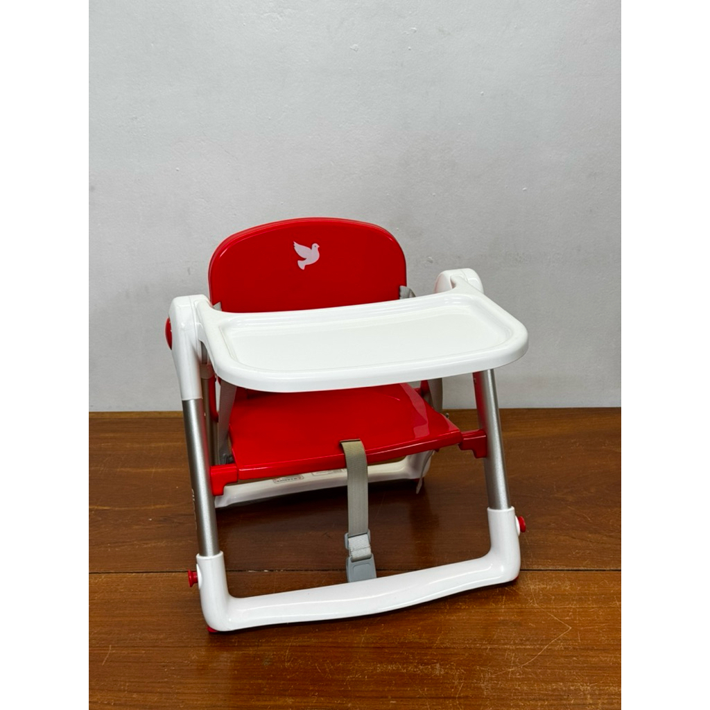 ส่งต่อ เก้าอี้ทานข้าวเด็ก flippa สีแดง