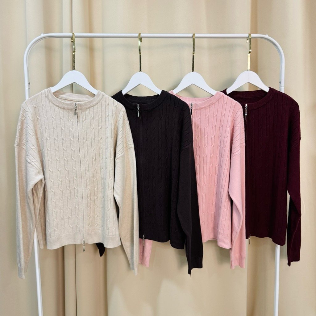 Percy perry - Willow Knit Zip เสื้อไหมพรมถักลายเปียเก๋ๆ ดีเทลซิปหน้า ใส่ได้สองสไตล์