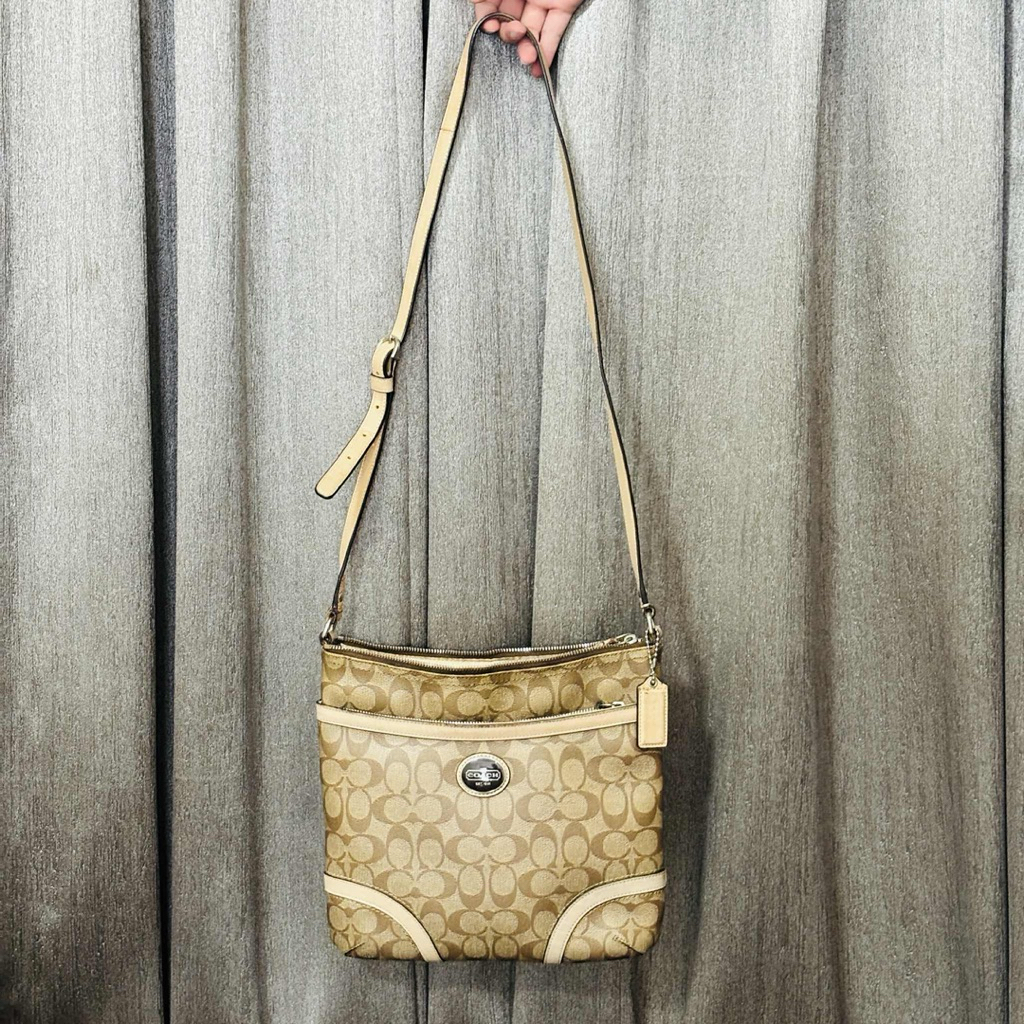 กระเป๋าหนัง Coach Cross body Unisex ของแท้ มือสอง