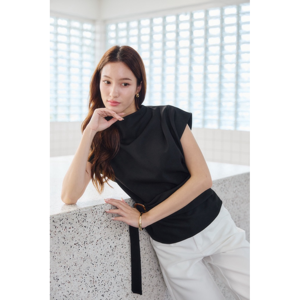 Clara top เสื้อคอปีนไหล่ล้ำ ✨🤍🫶🏻