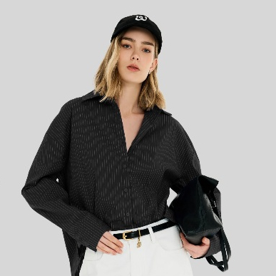 Withit Signature Striped Shirt เสื้อเชิ้ตลายทางโอเวอร์ไซส์ - TPW07556