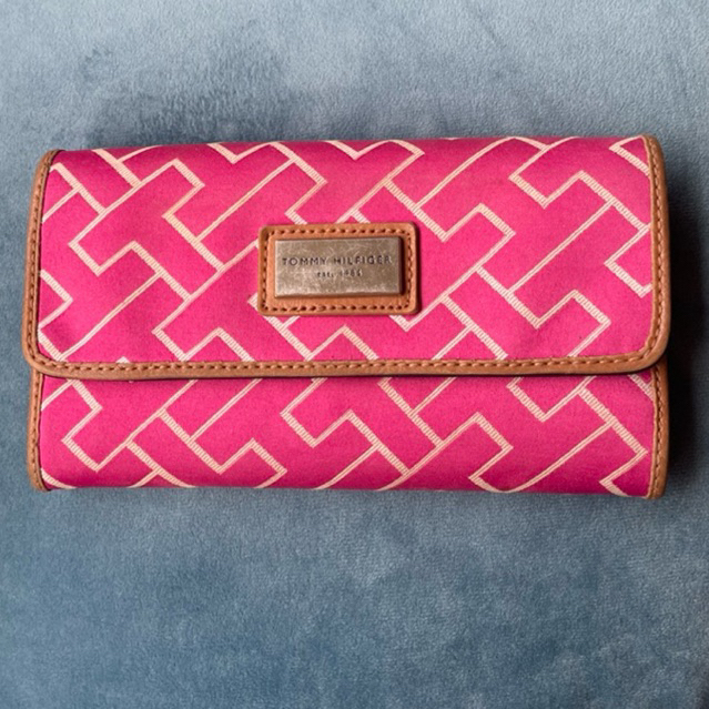 ส่งต่อ กระเป๋าสตางค์Tommy มือสอง 3 พับ 7 นิ้ว