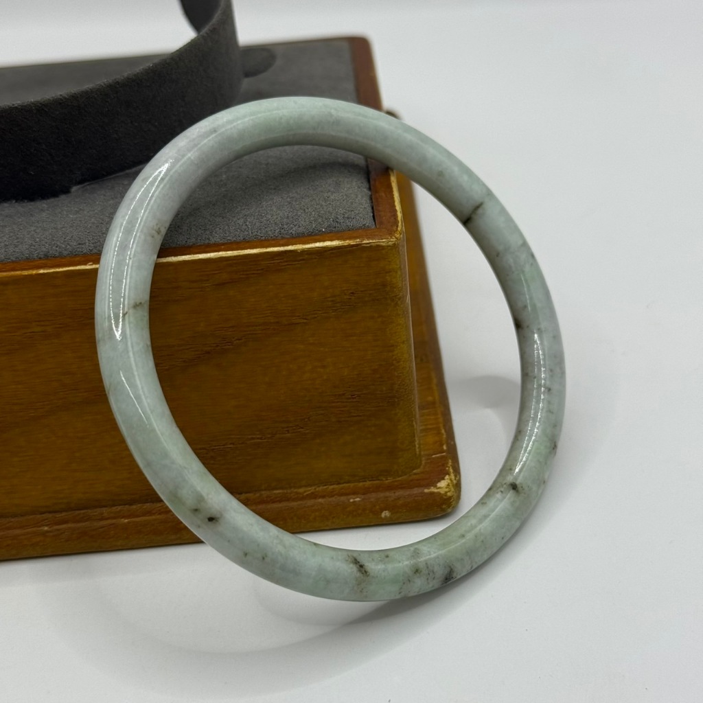 กำไลหยก ก้านเล็ก วงไม่หนามาก ใส่สบาย ขนาด 61.3 มิล E633