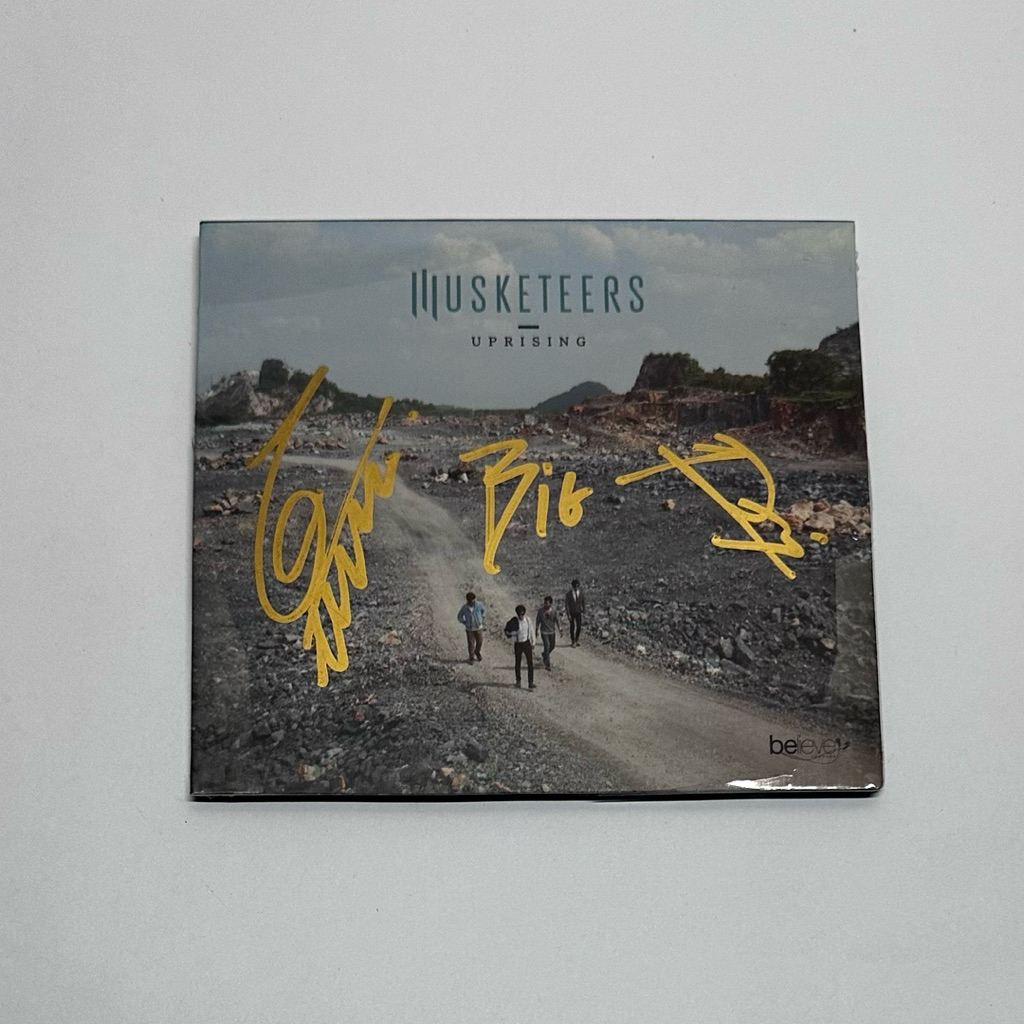 Musketeers มัสเกตเทียส์ อัลบั้ม Uprising ปี2555 (ซีดีมือ2) ✍🏻มีลายเซ็นศิลปิน ปั๊มแรก