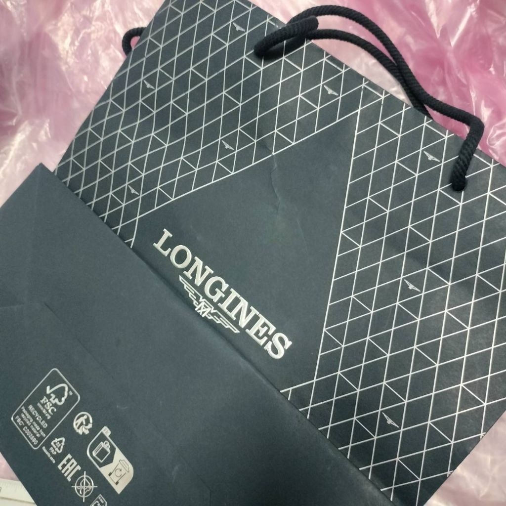 ถุงกระดาษ Logines [ มือสองสภาพพอใช้ได้ ]