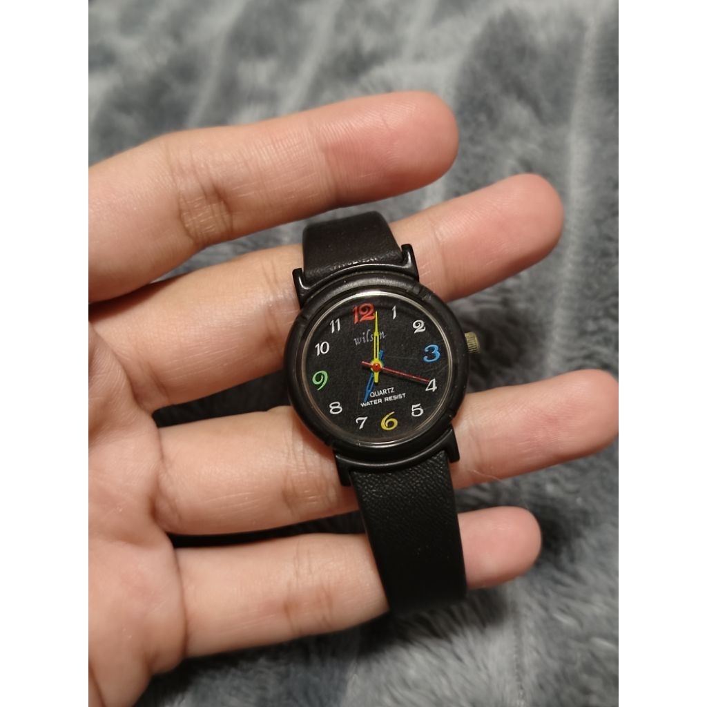 นาฬิกาข้อมือ Wilson ระบบควอตซ์ 💙💚💛❤ หน้าปัดสีดำ ตัวเลขหลากสี