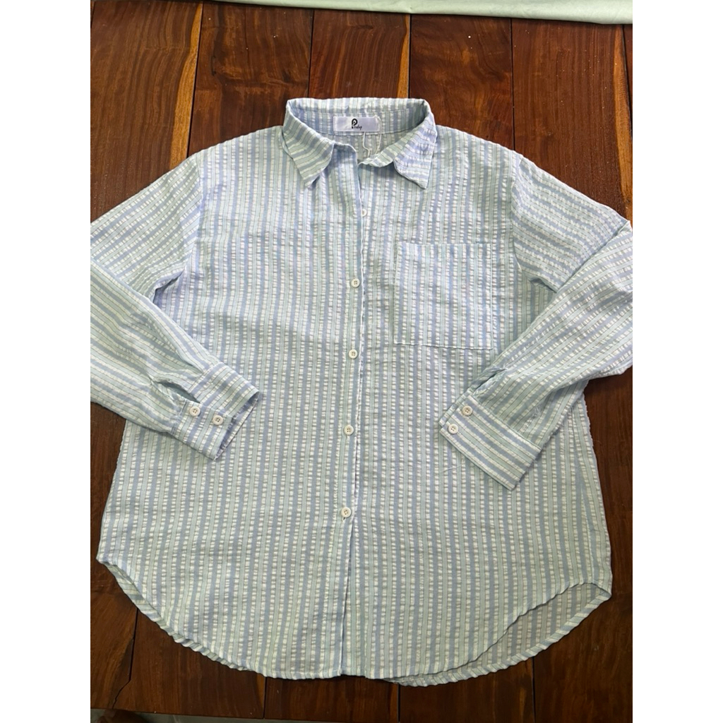 เสื้อเชิ้ตริ้วฟ้า brand Pradap