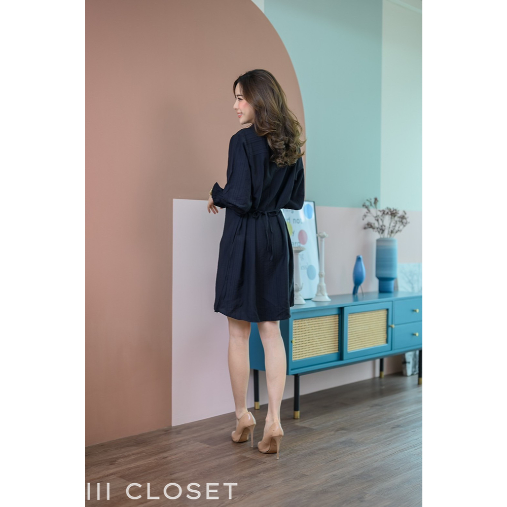 ชุดเดรส lll Freesize lll AUNG006 คอปก แขนยาว แขนระบาย สีดำ  กระดุมหน้า มีสายผูกเข้ารูป เนื้อผ้าสลาฟลินิน - รูปที่ 6