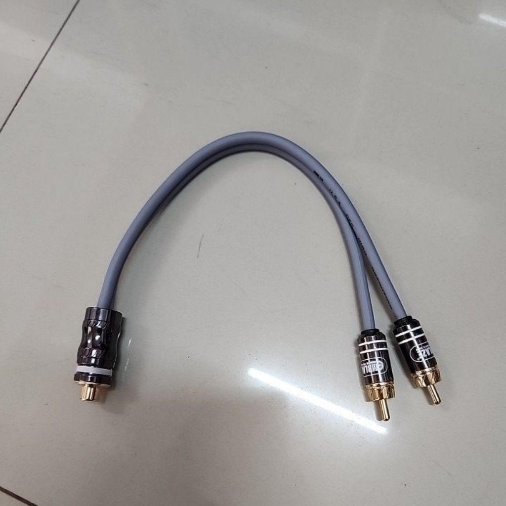 เส้นละ 395บาท​สายวายอย่างดี​ 1เมีย2ผู้   EMBLAZEติดรถยนต์