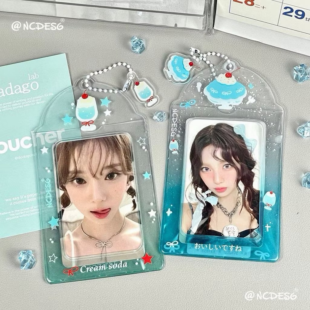 🩵🍧พร้อมส่ง!เฟรมใสใส่การ์ด รูปครีมโซดาสีฟ้า เขียว มีจี้ห้อย ขนาด3นิ้ว น่ารักมาก