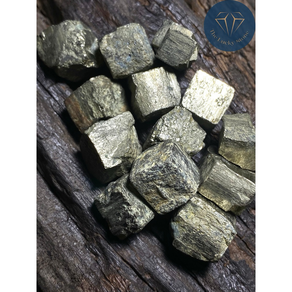 (แร่ไพไรต์หรือเพชรหน้าทั่ง pyrite) พลอยดิบ หินดิบธรรมชาติแท้ ขายเป็นชิ้น ลูกค้าสามารถเลือกได้ พลอยธรรมชาติ ของแท้แน่นอน