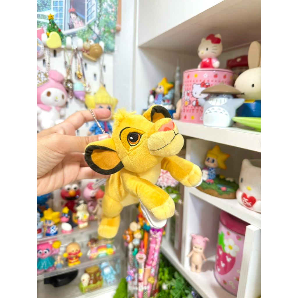 พวงกุญแจ The Lion King รุ่นเกาะไหล่  งาน Tokyo Disney Resort ของแท้จากญี่ปุ่น🇯🇵