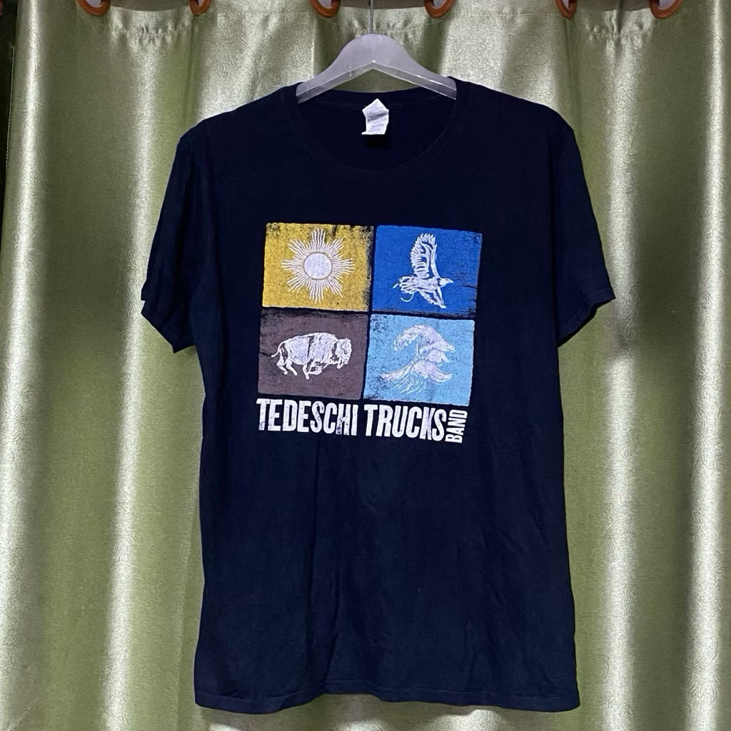 เสื้อวง Tedeschi Trucks Band  หลังทัวร์ 2020 มือ2 ไซร้L อก 21.5นิ้ว ยาว 26.5นิ้ว ราคา 290 บาท