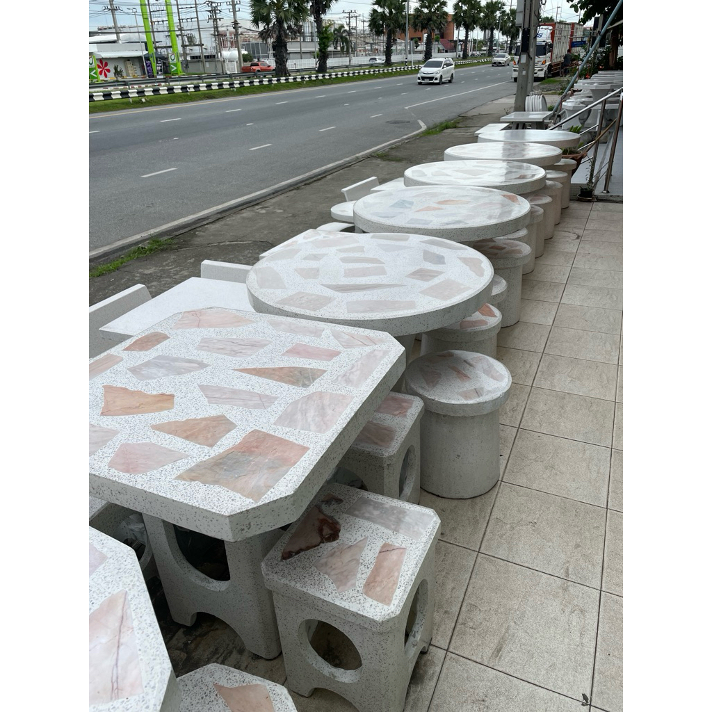 โต๊ะหินสนาม(ตจว.ไม่ได้ส่ง)โต๊ะ1เก้าอี้4