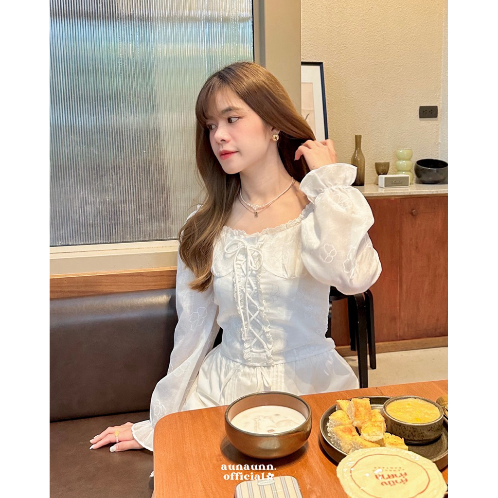 (aunaunn.official) Emily blouse เสื้อครอปแขนยาวลายดอกไม้ ราคา ถูกที่สุด ดีลบีเคเค แกลเลอรีภาพที่ 9