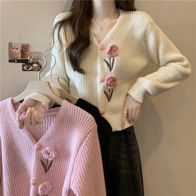 (เเถมฟรีสร้อยคอ ) เสื้อสเวตเตอร์และคาร์ดิแกน มี 3 สี ดำ ครีม ชมพู เเต่งกุหลาบ อก 30 -34 ใส่หน้าหนาว ให้ลุคห์คุณหนูเกาหลี