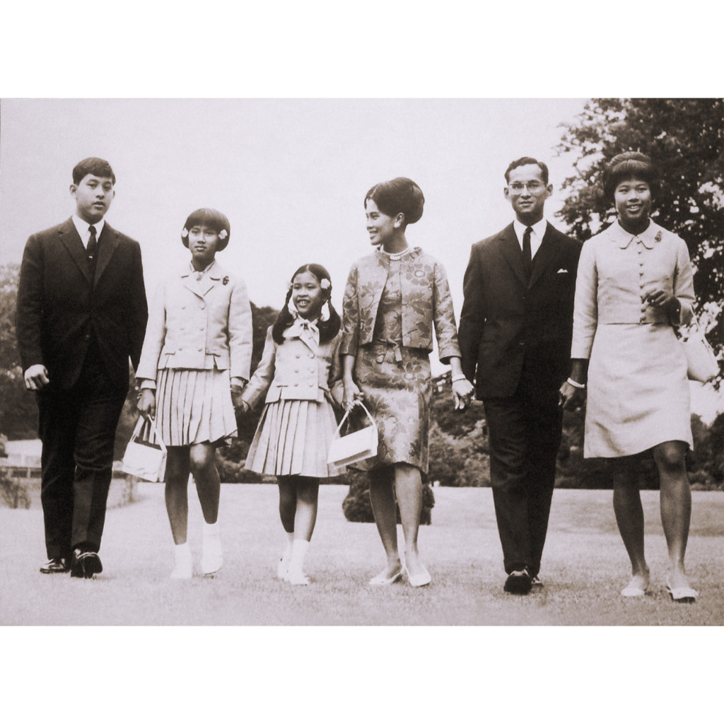 รูปถ่าย ในหลวง ราชินี รัชกาลที่ 9 King Bhumibol Queen Sirikit Thailand POSTER 7.4”x10.3” Vintage Photo Siam