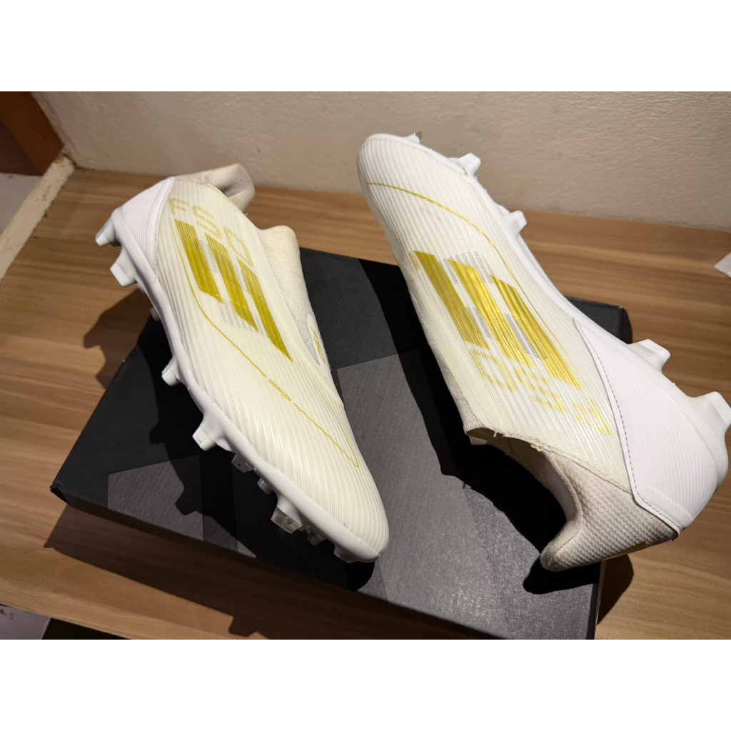 🔥🔥 ขายด่วน! Adidas F50 Pro Laceless FG – White/Gold (มือสองพร้อมกล่อง)แท้100%