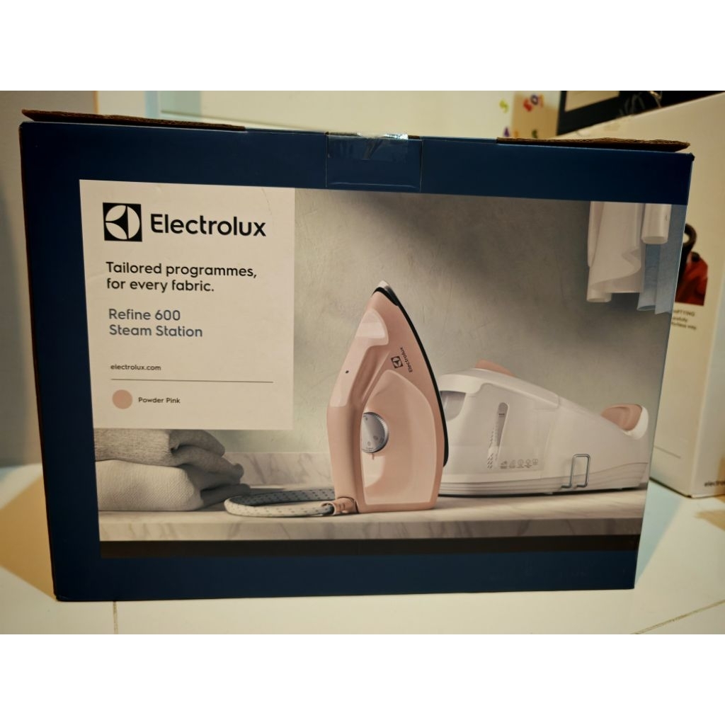 เตารีดไอน้ำ  Electrolux รุ่น E6SS1-40PP