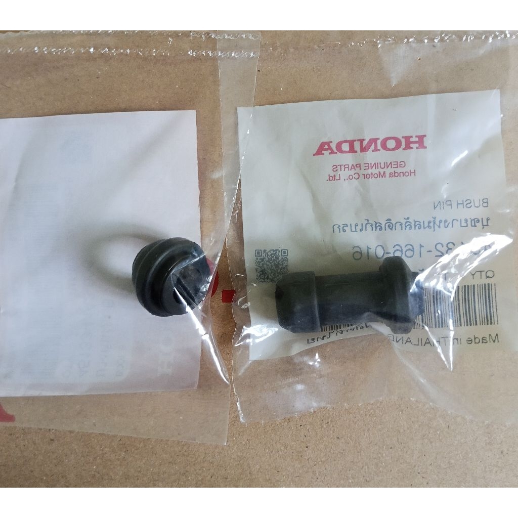 บู๊ชหุ้มสลักดิกส์เบรคพร้อมยางกันฝุ่นB Wave110i Click160 แท้ศูนย์ 45132-166-016 /45133-MA3-006