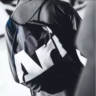 ARI ESSENTIAL BACKPACK - BLACK กระเป๋า เป้ อาริ ESSENTIAL BACKPACK สีดำ