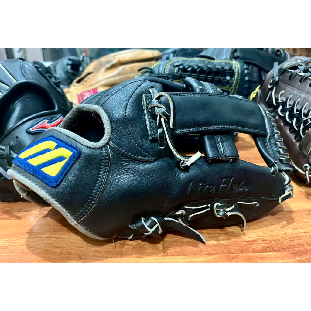 Mizuno Baseball and Softball glove used 11.5”