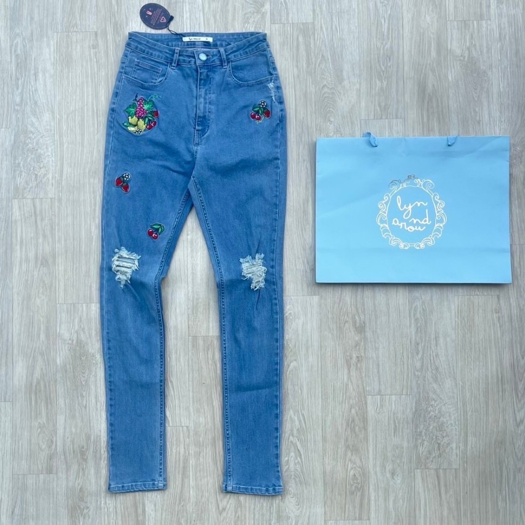 กางเกงยีนส์ขายาว LYN Aroud งานป้ายห้อย ไม่มีตำหนิ สวย ๆ จร้า