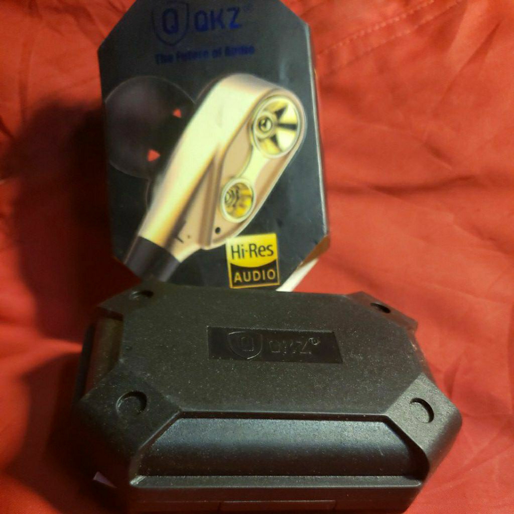 หูฟัง  QKZ CK8 พร้อมกล่องและอะไหล่ครบ