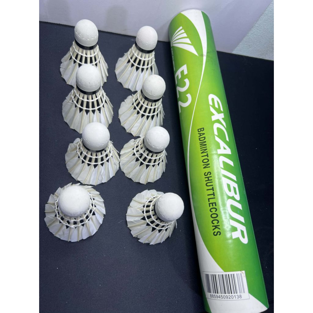 ลูกแบดมินตัน Excalibur (หรือ Excella) รุ่น E22