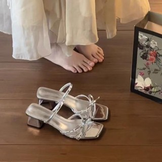 Amhher  5.5CM รองเท้าแตะส้นหนาสีเงินสไตล์ฝรั่งเศสแบบใหม่ ดีไ…