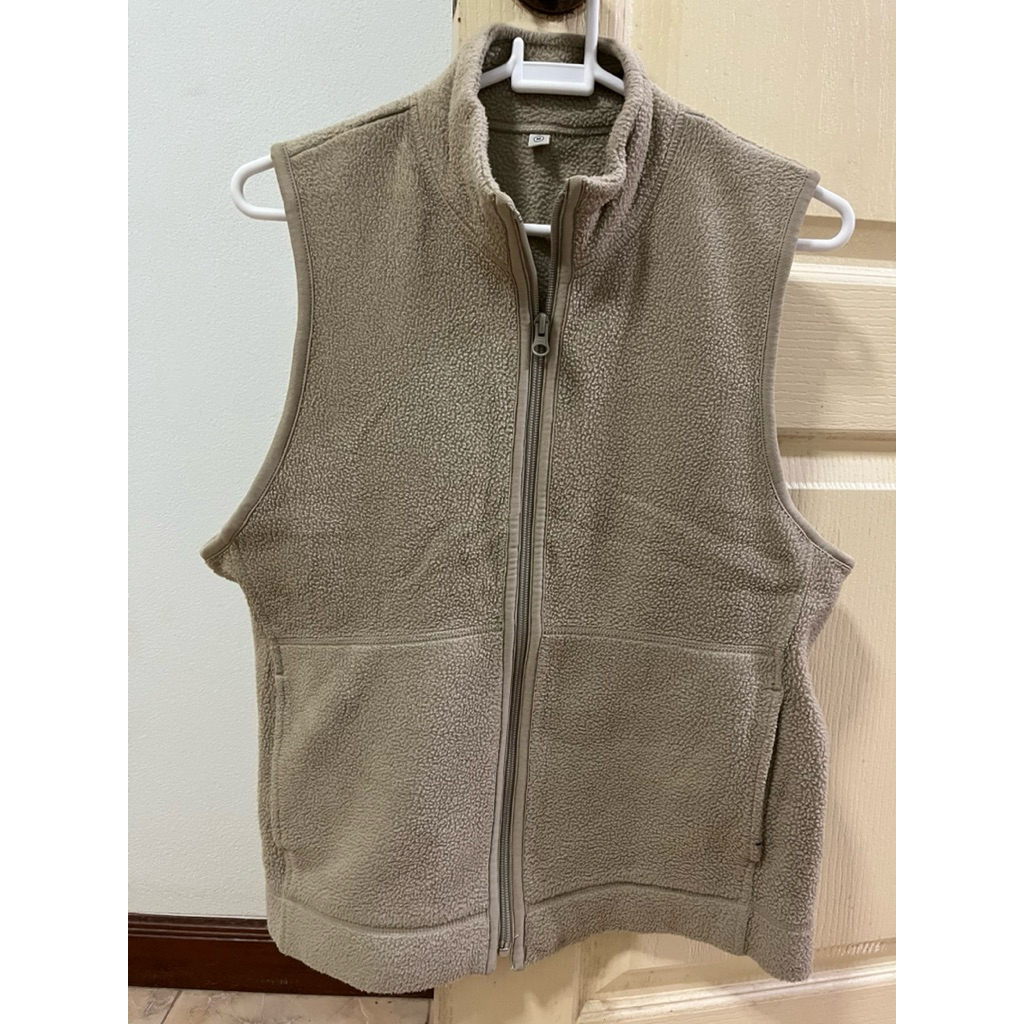 Uniqlo เสื้อกั๊กน้ำตาลขนนุ่ม พร้อมส่ง