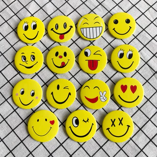 สินค้าแถมฟรี* สุ่มลายเข็มกลัดหน้ายิ้ม Emoji 😁😍☺️