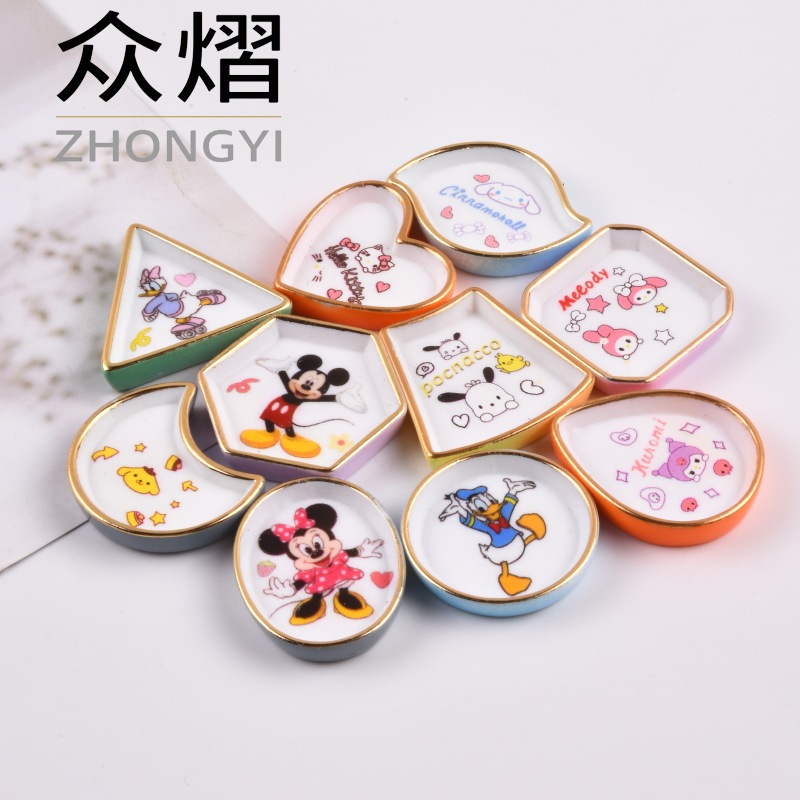 j612จานอาหารเรซินลายการ์ตูนมิกกี้เม้าส์ขอบทองแพ็คละ 10 ชิ้น (ของจิ๋วดีไอวาย)